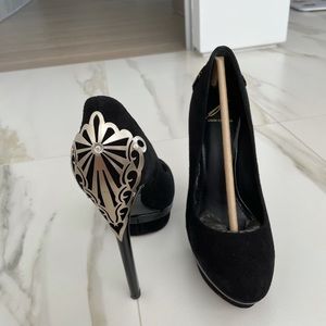 B Brian Atwood Black Suede Pumps size 6.5